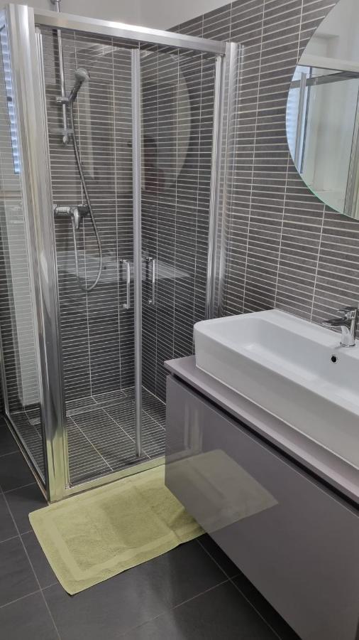 Appartamento Casa Emma With Pool Porec Esterno foto