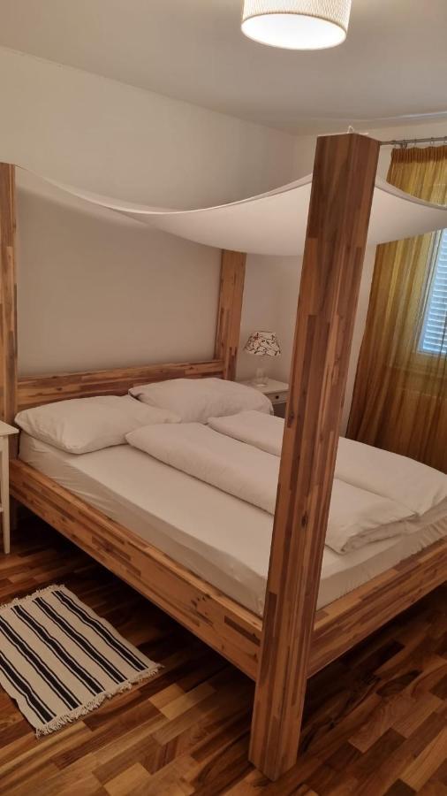 Appartamento Casa Emma With Pool Porec Esterno foto